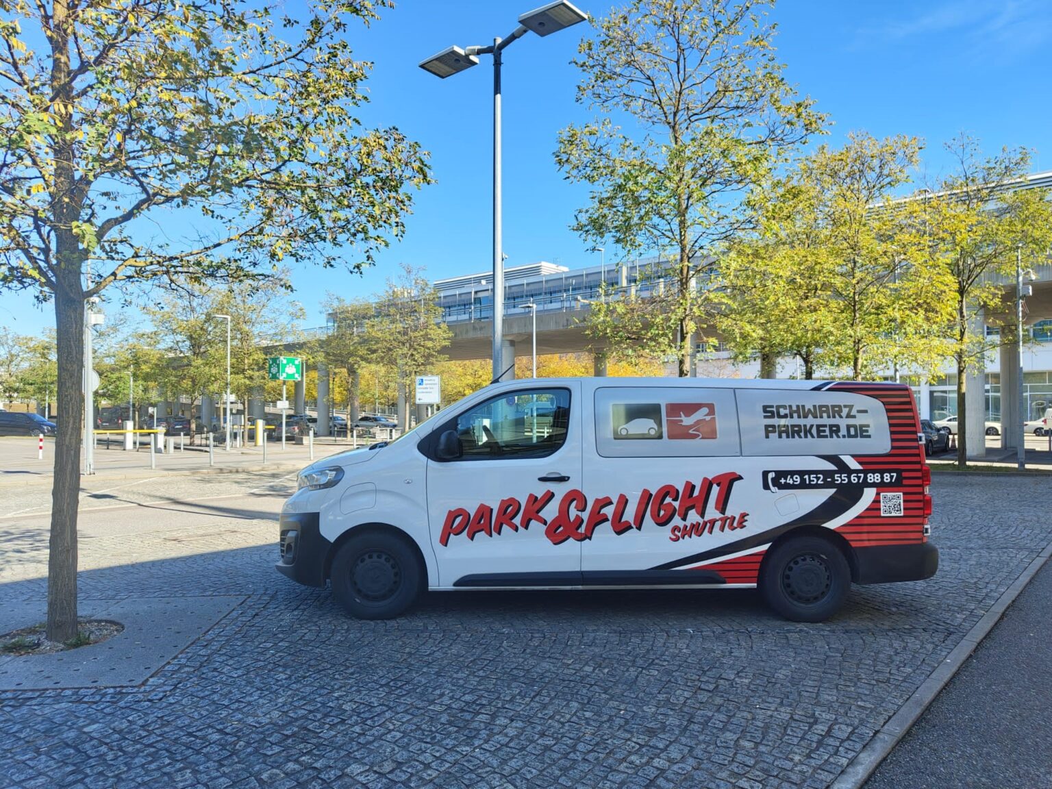 Schwarz Parker De Bei Flughafen Mnchen